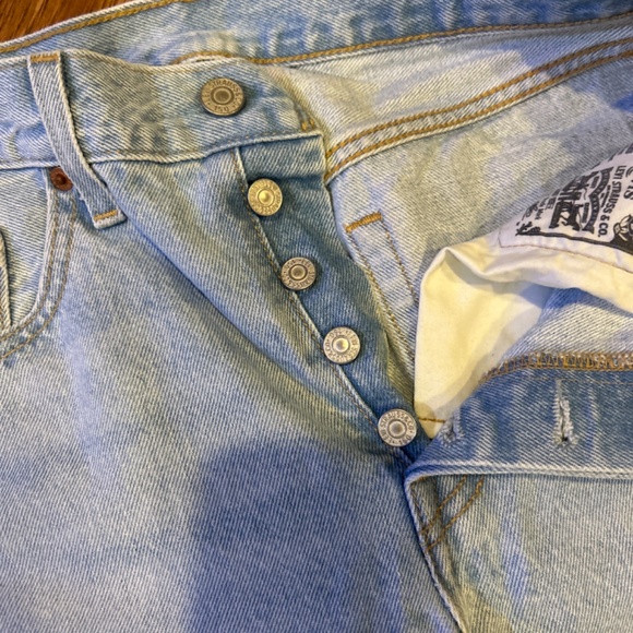 Women’s 501 Levi’s - Picture 3 of 7